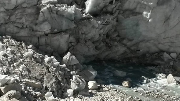 A close sneak peak of Gaumukha Glacier. A close look shows green colored bacteria growth occurred during thousands of years of Glacier’s existence.